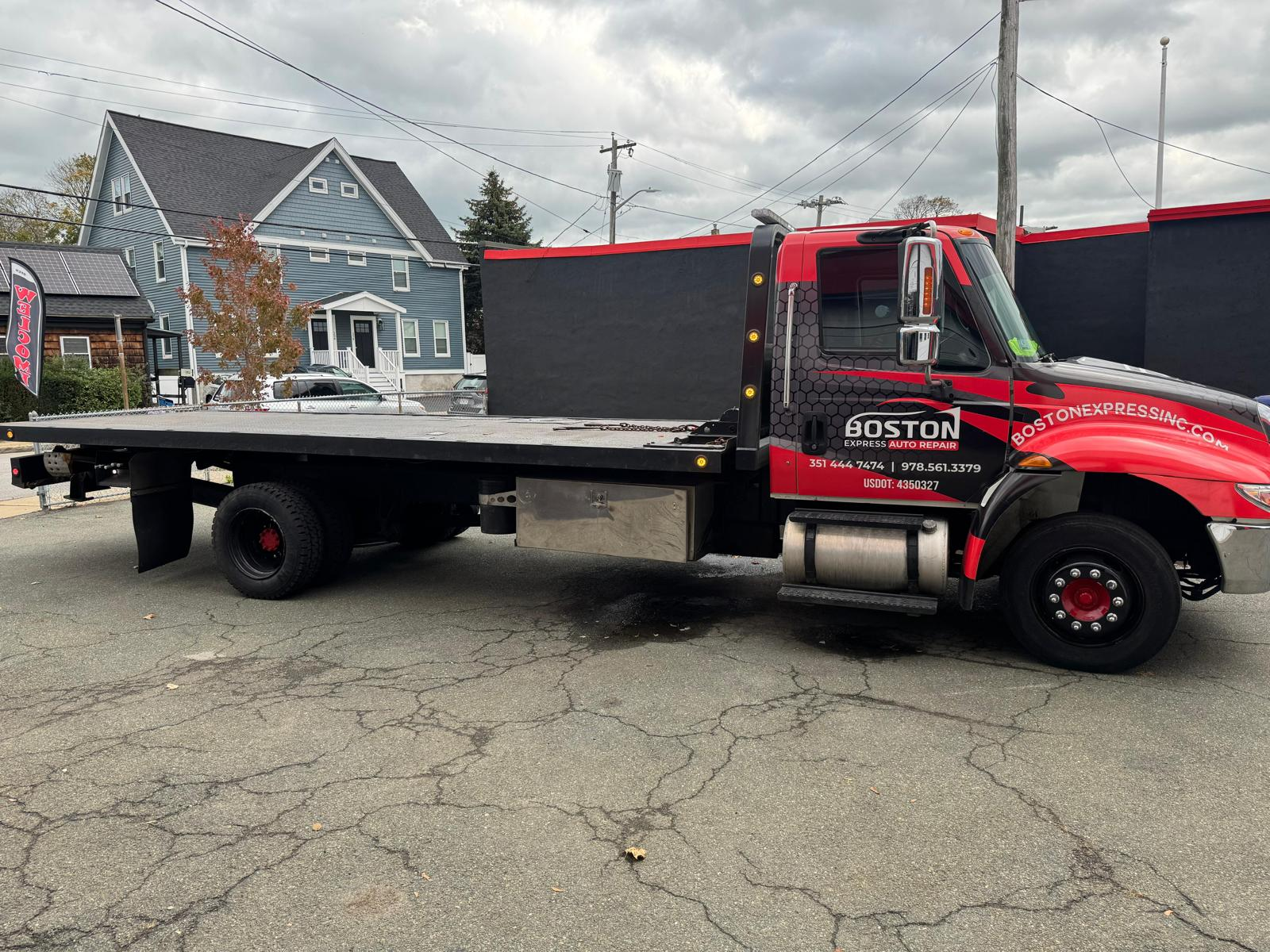 XPRESS Auto Collision towing truck